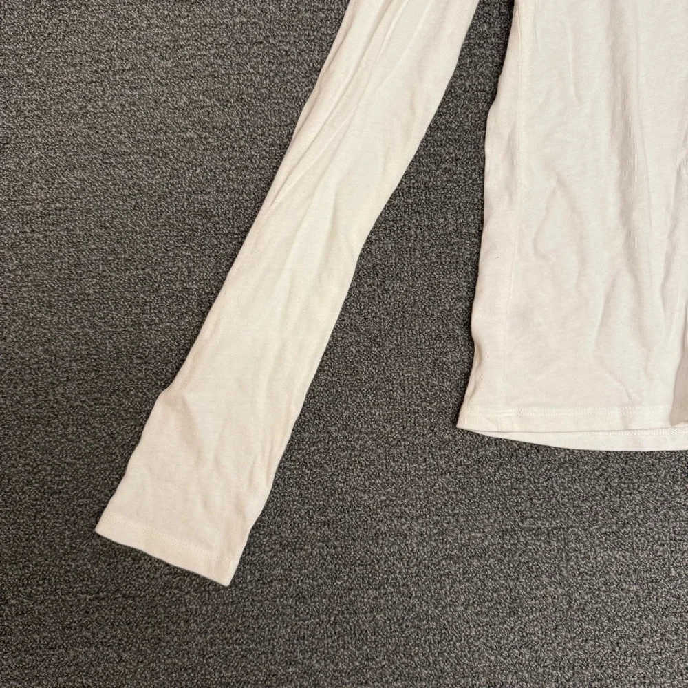 Vince Cotton Turtleneck in White - Picture 8 of 12